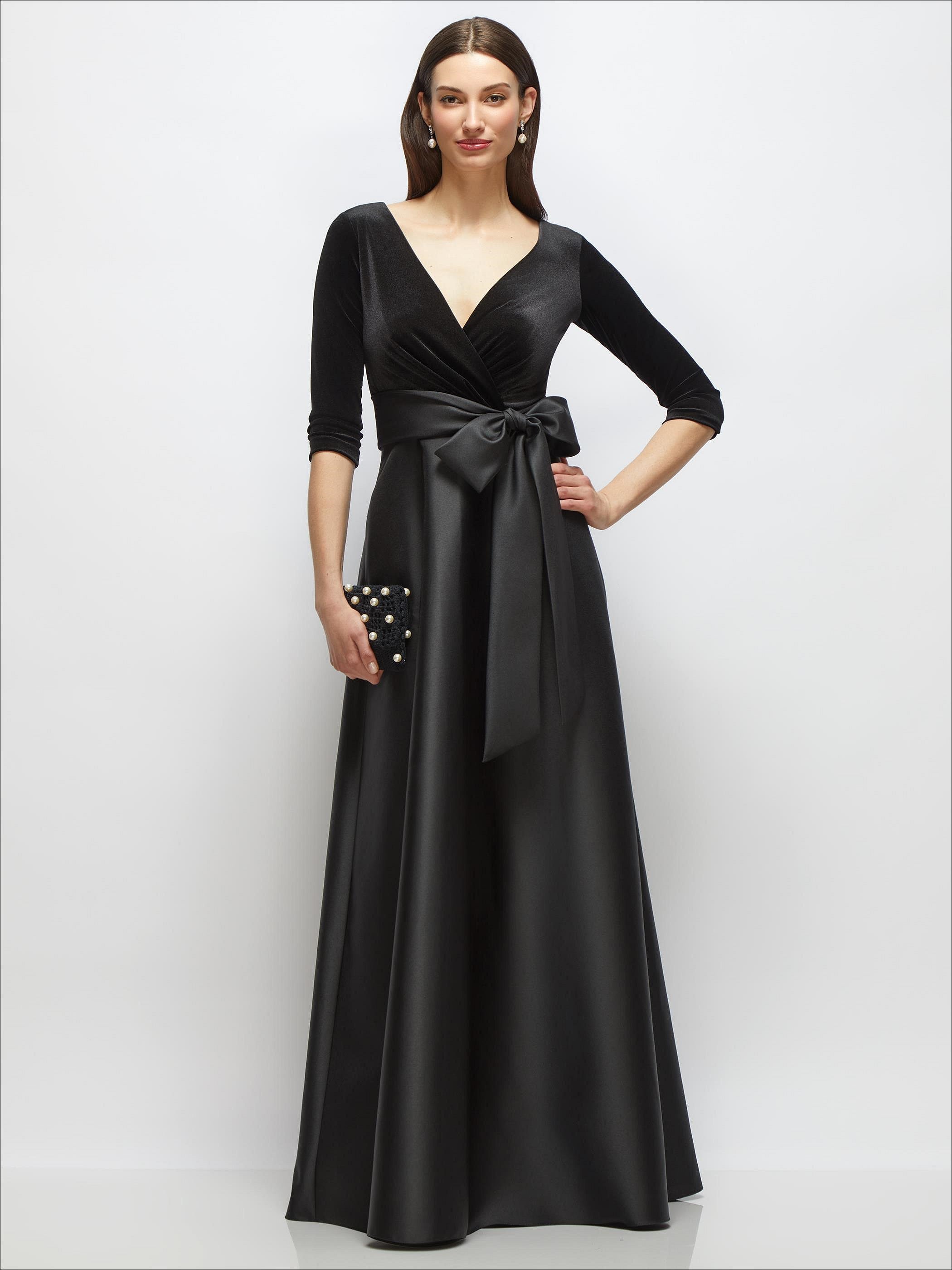 satin black dress with sleeves 3/4 Sleeve Wrap Bodice Full Skirt Velvet and Sa Valen Vee Plum Knit Category:Green Cape Only (one size / choose M) Empire-Waist Maxi dress and exquisite pleating on