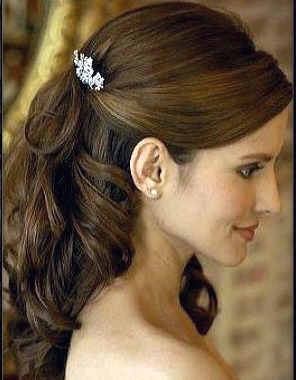 boards wedding bee.com Bride with long hairstyle