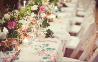 country flowers decorating wedding table country flowers decorating wedding table