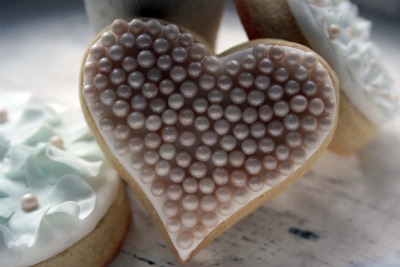 pearl wedding cake decoration on heart cupcakes pearl wedding cake decoration