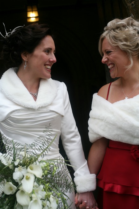 what to wear to a winter wedding bride in winter wedding dress