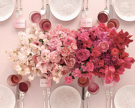 via Martha Stewart Weddings ombre wedding flower centrepiece