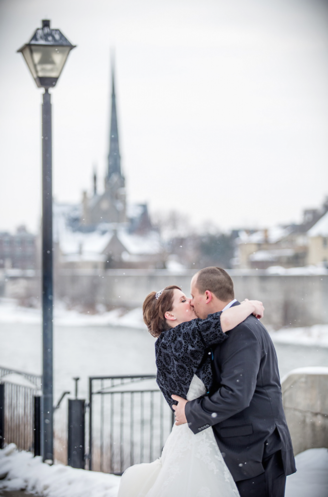 Anne Edgar Kissing in the snow