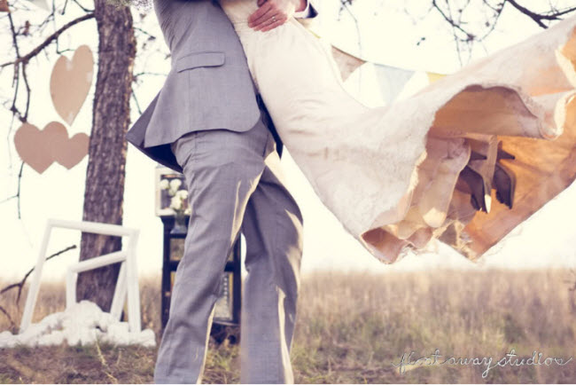 Outdoor Bride and Groom Photo Shoot